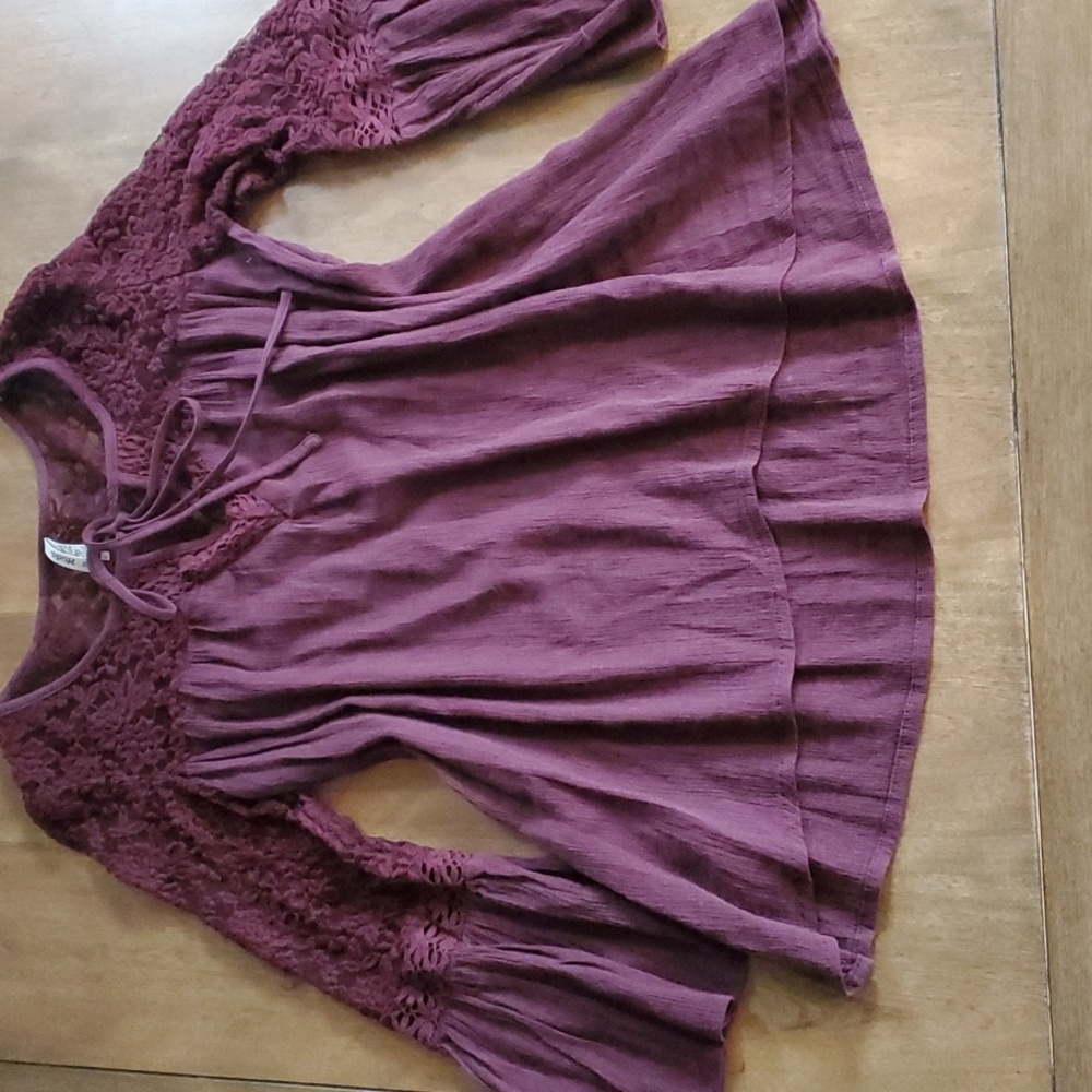 Beautiful burgundy flowy Mudd top